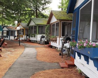 Weirs Beach Motel and Cottages - Laconia