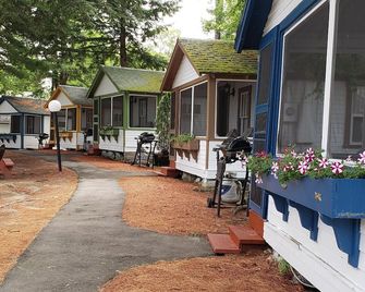 Weirs Beach Motel and Cottages - Laconia