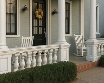 Cozy 1-bedroom with AC and WiFi in charming Shelbyville - Shelbyville - Patio
