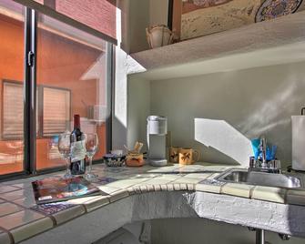 El Encanto at Full Circle Ranch with Patio! - Cave Creek - Kitchen