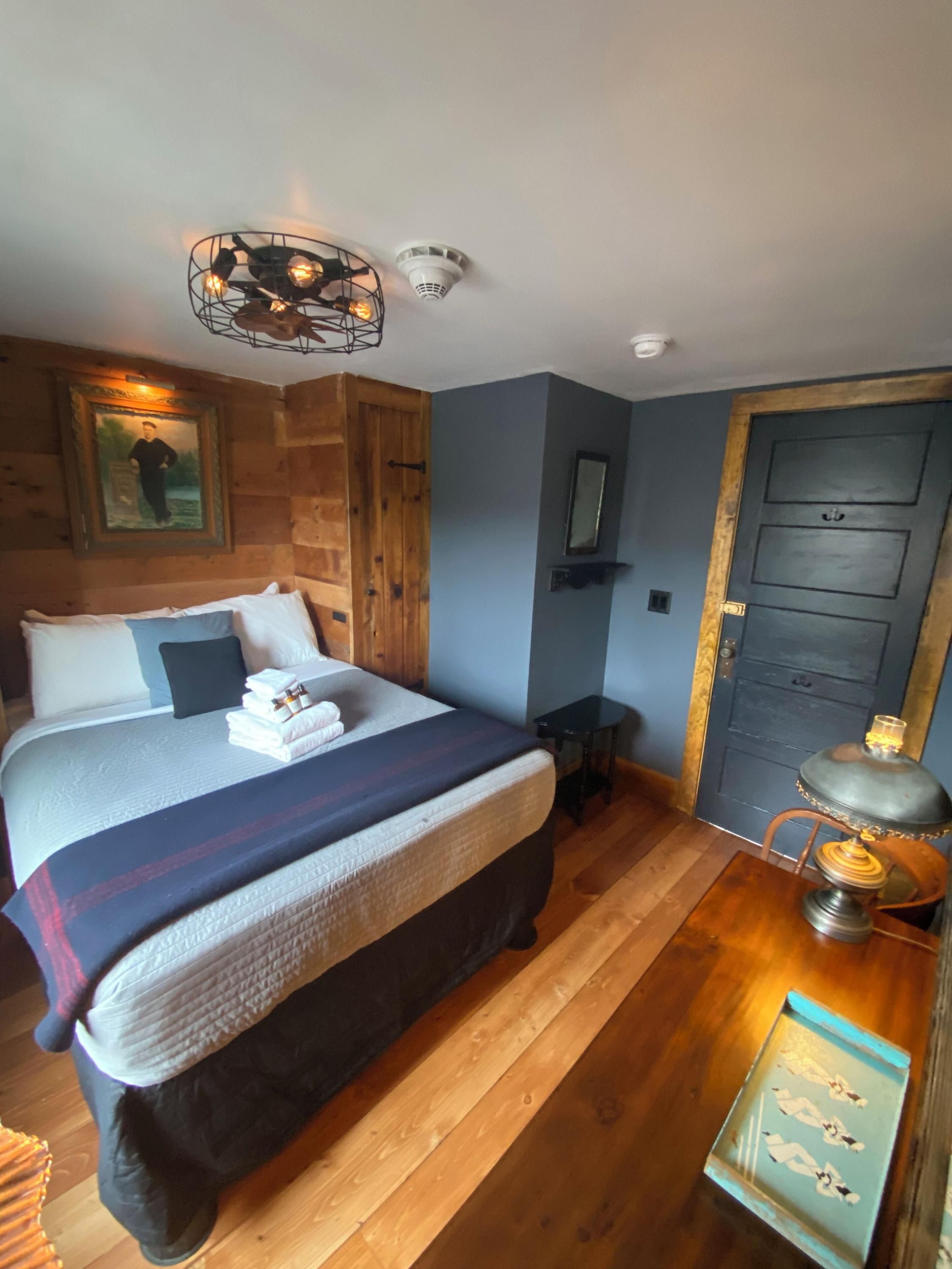 Crew's Quarters Boarding House - Caters to Men - פרובינסטאון
