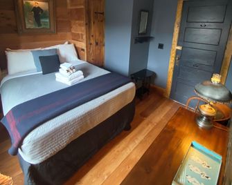Crew's Quarters Boarding House - Caters to Men - Provincetown