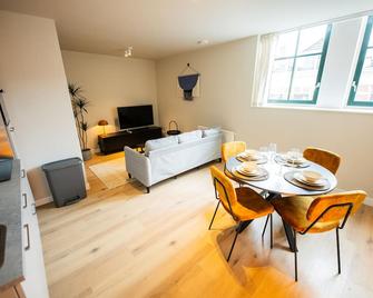 Contemporary Stylish 3bdr Apartment Pka - Rotterdam - Dining room