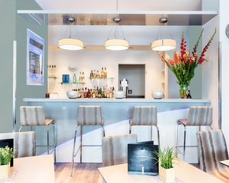 Garner Hotel Bremen City By IHG - Bremen - Bar