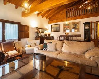 Chalet El Ñeru - Cuerres - Living room