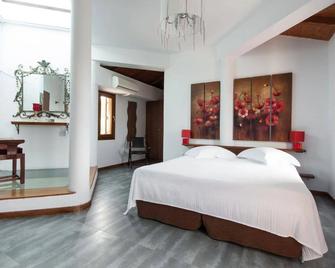 Poikilma Alonissos Villas - Chrisi Milia - Bedroom