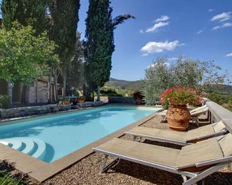 Stunning private villa with hot tub, WIFI, private pool, TV, balcony, close to Greve In Chianti - Lucolena - Piscina