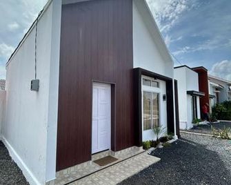 Zio Bungalow Familia - Banjarbaru - Edifício