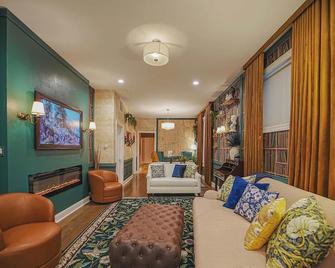 The Grand Vic: Large 5bd/3ba Home +garage - Chicago - Wohnzimmer