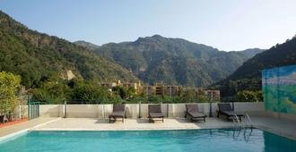 Comfort Hotel Dewa Retreat - Rishikesh - Svømmebasseng