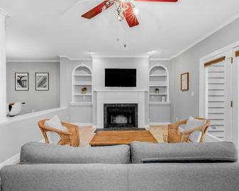 La Casita Cary- Home Away from home - Cary - Living room