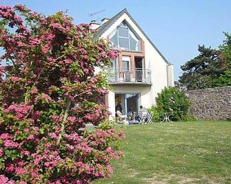 Villa, seaside, in the Bay of Mont Saint Michel for 6 people - Carolles - Bâtiment