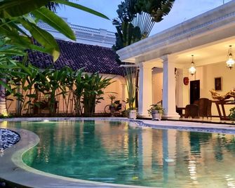 Omatha Village - דנפסאר - בריכה