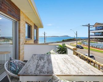 Salt Life Short Walk To Beach, Shops Cafes Accom Holidays - Terrigal - Balcony