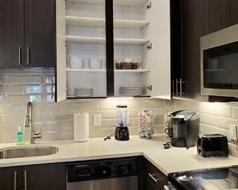 Stayovr At Galatyn Park, Richardson| 2br - Richardson - Kitchen