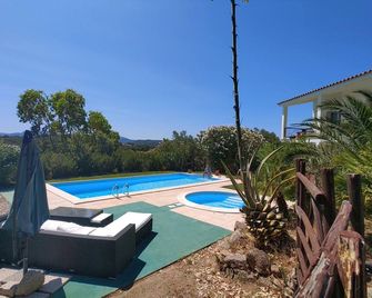 Villa Larco, Private Villa, Pool & Gardens & Stunning Views - 루오고산토 - 수영장