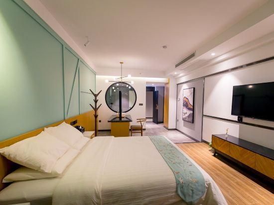 Q+ Mantingfang Inn (Zhangjiajie Railway Station Tianmenshan) - Zhangjiajie - Chambre