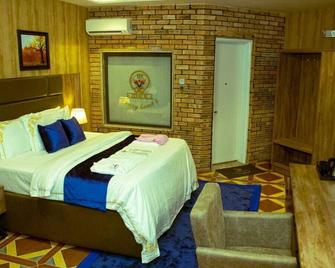 Tn Max Luxury Home - Enugu - Bedroom