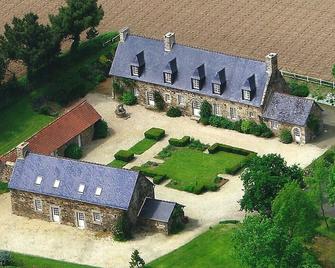 Farmhouse character in the middle of countryside near the sea - Pleudaniel - Edificio
