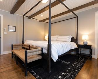 Alpine Resort - Egg Harbor - Bedroom
