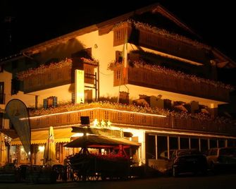 Albergo Ristorante Cacciatori - Auronzo di Cadore - Building