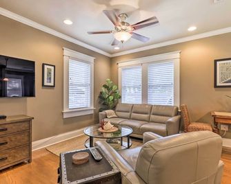 Hyde Park Luxury Studio with Prime Location! - Tampa - Oturma odası