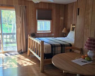 Paddler's Rest Lakeside Cabins and Motel - Long Lake - Habitación