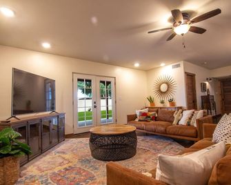 Owl River Stay - טוסון - סלון