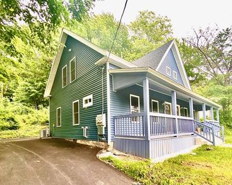 3 Bed / 1.5 Bath Townhome - Holden - Edificio