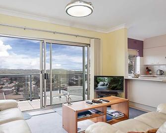 Adriana 9 fabulous views and aircon - Shoal Bay - Living room