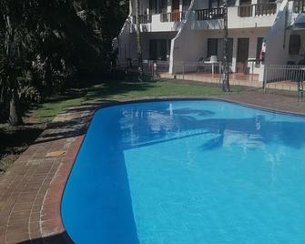 A lovely holiday house in the center of town - Saint Lucia - Pool