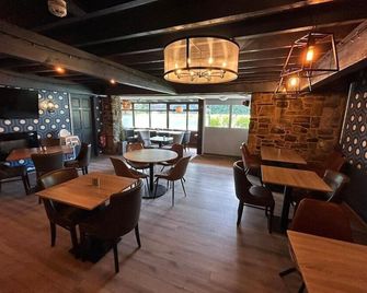 OYO Lamphey Hall Hotel - Pembroke - Restaurant