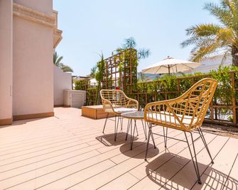 Andalus Al Seef Resort & Spa - אבו דאבי - פטיו