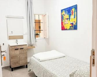 Cisne By Nest Hostel - San Antonio de Portmany - Habitación
