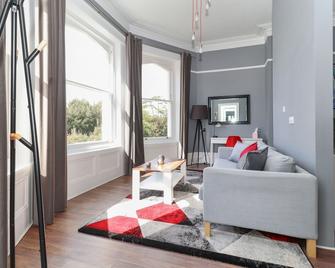 Ravilious - Eastbourne - Living room