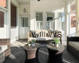 Mill Haus - Heated Swimming Pool, Hot Tub, Dog Friendly, Downtown - Washington - Binnenhof