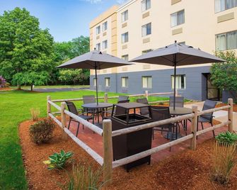 Fairfield by Marriott Inn & Suites Raynham Middleborough/Plymouth - Middleboro - Patio