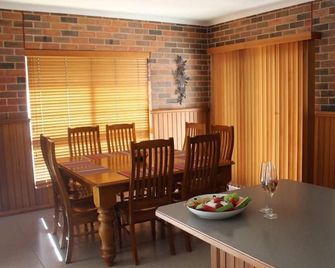 Jana Manor 3 Townhouse Swan Hill - Swan Hill - Dining room