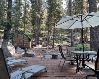 Cabin walking distance to Donner Lake - Truckee - Patio