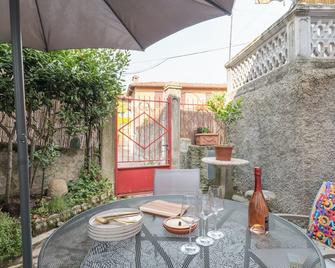 Campari - One Bedroom Apartment, Sleeps 3 - Iseo - Innenhof