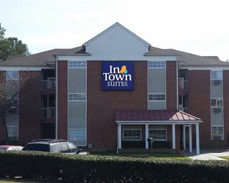 Intown Suites Extended Stay Raleigh Garner Nc - Garner - Building