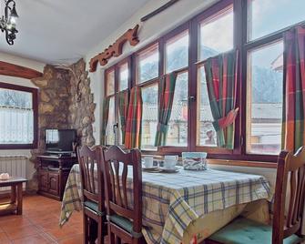 Apartment 'Invernal De Picos' with Mountain View, Private Terrace and Wi-Fi - Llánaves de la Reina - Dining room