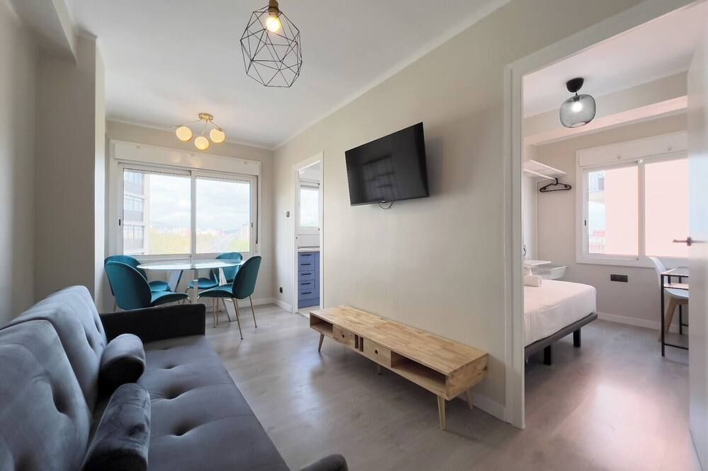 Fabra 5-2 - Three Bedroom Apartment, Sleeps 3 - ברצלונה - סלון