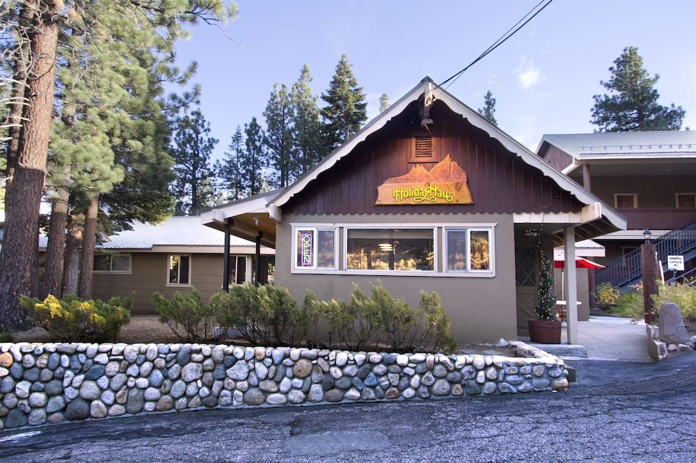 Holiday Haus - ממות' לייקס - בניין