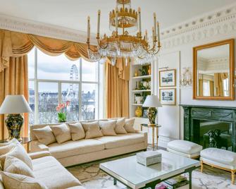 The Savoy - London - Living room