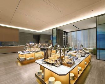 Harris Hotel & Suites Nagoya Batam - Batam - Buffet