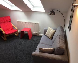 Marine Terrace Apartments - Criccieth - Living room