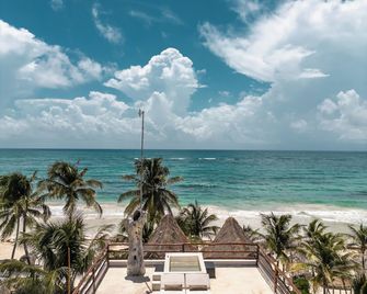Niken Beachfront Tulum Hotel - Tulum - Beach