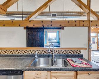 The Bitterroot Loft On 1st Street - Hamilton - Kitchen