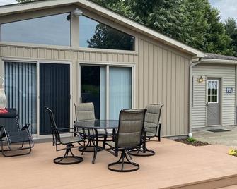 Outdoor Enthusiasts Paradise - Golf Amenities - Kinsman - Patio